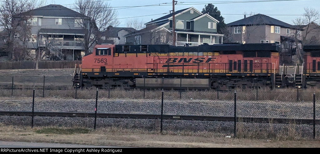 BNSF 7563